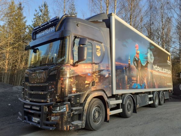 Satamunan Scania
Satamunan Scania "Yöpalaritari" rahtiauto.
Avainsanat: Satamuna Scania Yöpalaritari Shell Hirvaskangas Ville