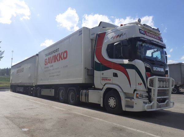 Transport Savikon Scania
Transport Savikko Oy:n Scania b-juna.
Avainsanat: Savikko Scania Shell Hirvaskangas 12