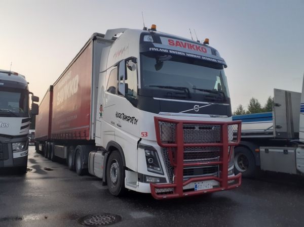 Hugo Transportin Volvo FH500
Transport Savikko Oy:n ajossa oleva Hugo Transport Oy:n Volvo FH500 b-juna.
Avainsanat: Savikko Hugo-Transport Volvo FH500 ABC Hirvaskangas B-juna 53
