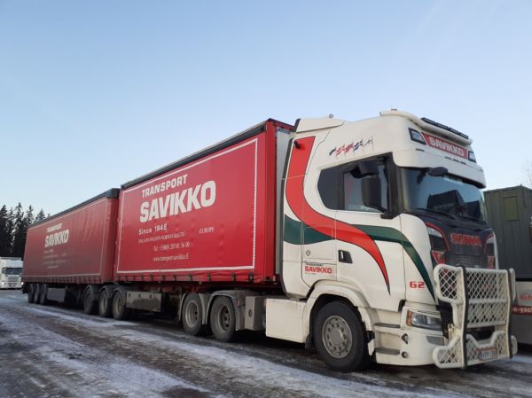 Transport Savikon Scania
Transport Savikko Oy:n Scania b-juna.
Avainsanat: Savikko Scania ABC Hirvaskangas B-juna 62