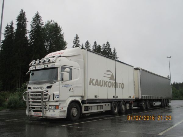 Kuljetusliike H Haanpään Scania 
Transport Savikko Oy:n ajossa oleva Kuljetusliike H Haanpään Scania täysperävaunuyhdistelmä.
Avainsanat: Savikko Haanpää Scania ABC Hirvaskangas 72