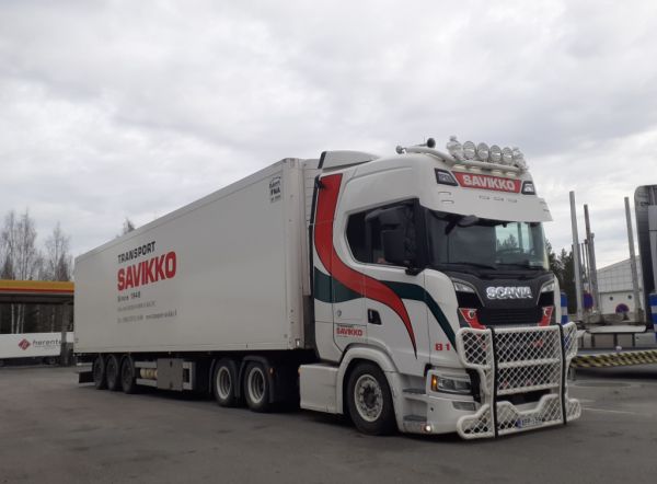 Transport Savikon Scania
Transport Savikko Oy:n Scania puoliperävaunuyhdistelmä.
Avainsanat: Savikko Scania Shell Hirvaskangas 81