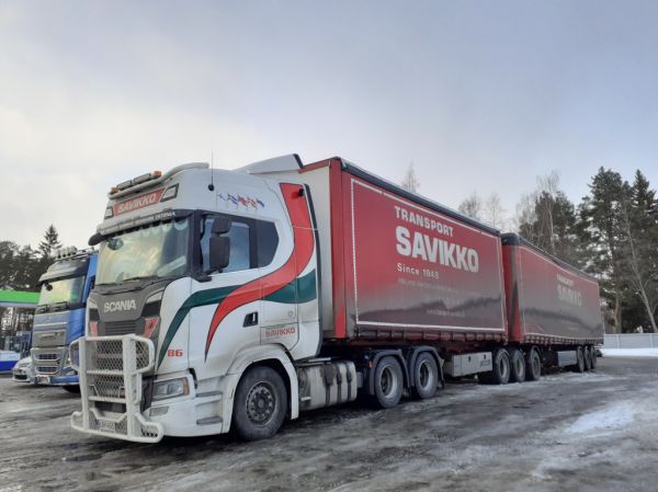 Transport Savikon Scania
Transport Savikko Oy:n Scania b-juna.
Avainsanat: Savikko Scania 86 Joona