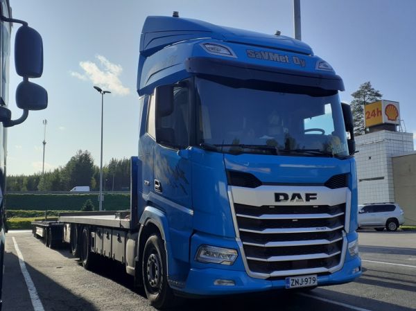 Savmetin DAF XF
Savmet Oy:n DAF XF täysperävaunuyhdistelmä.
Avainsanat: Savmet DAF XF Shell Hirvaskangas Veijo