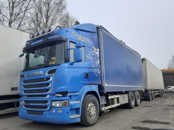 SavoLinen Scania R500
SavoLine Oy:n Scania R500 hakeyhdistelmä.
Avainsanat: SavoLine Scania R500 Shell Hirvaskangas