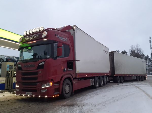 SavoLinen Scania R650
SavoLine Oy:n Scania R650 hakeyhdistelmä
Avainsanat: SavoLine Scania R650