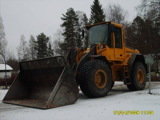 Lassila&Tikanojan Volvo L60E
Lassila&Tikanoja Oy:n Volvo L60E pyöräkuormaaja.
Avainsanat: Lassila&Tikanoja L&T Volvo L60E