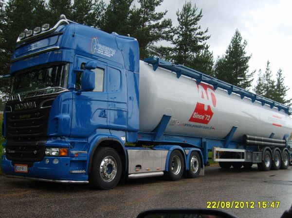 Scandinavian Finbulkin Scania R620
Scandinavian Finbulk Oy:n Scania R620 puoliperävaunuyhdistelmä.
Avainsanat: Powder Trans Scandinavian Finbulk Scania R620 Shell Hirvaskangas