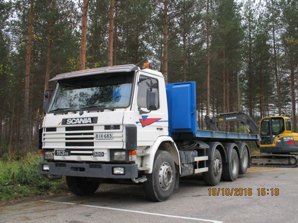 Scania 113
Scania 113 vaihtolava-auto.
Avainsanat: Scania 113 Shell Hirvaskangas