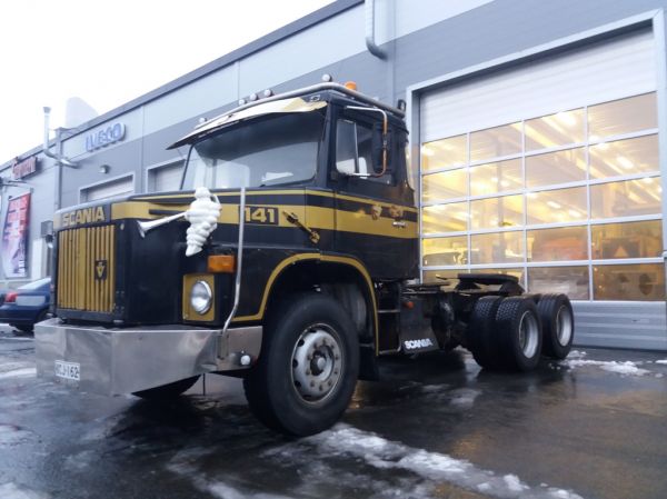 Scania T141
Scania T141 rekkaveturi.
Avainsanat: Scania T141