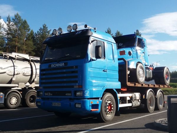 Scania 143H
Scania 143H vaihtolava-auto.
Avainsanat: Scania 143H Shell Hirvaskangas