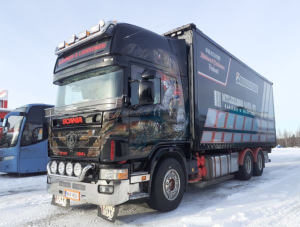 S Könösen &T Liukkosen Scania 164
S Könösen &T Liukkosen Scania 164 "Napoleon" hakeauto.
Avainsanat: Könönen&Liukkonen Scania 164 Napoleon Hirvaskangas