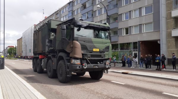 Puolustusvoimien Scania
Puolustusvoimien Scania koukkulava-auto.
Avainsanat: Puolustusvoimat PV Scania