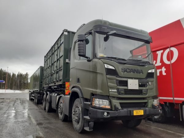 Puolustusvoimien Scania R560
Puolustusvoimien Scania R560 täysperävaunuyhdistelmä.
Avainsanat: Puolustusvoimat PV Scania R560 ABC Hirvaskangas