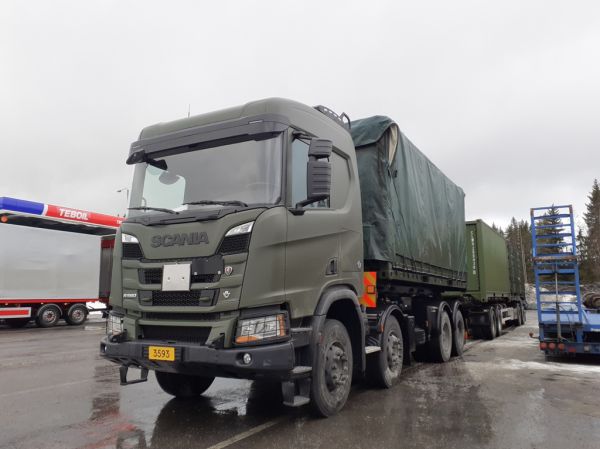 Puolustusvoimien Scania R560
Puolustusvoimien Scania R560 täysperävaunuyhdistelmä.
Avainsanat: Puolustusvoimat PV Scania R560 ABC Hirvaskangas