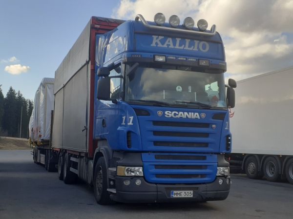 Kallio Transportin Scania
Kallio Transport Oy:n Scania täysperävaunuyhdistelmä.
Avainsanat: Kallio-Transport Scania ABC Hirvaskangas 11