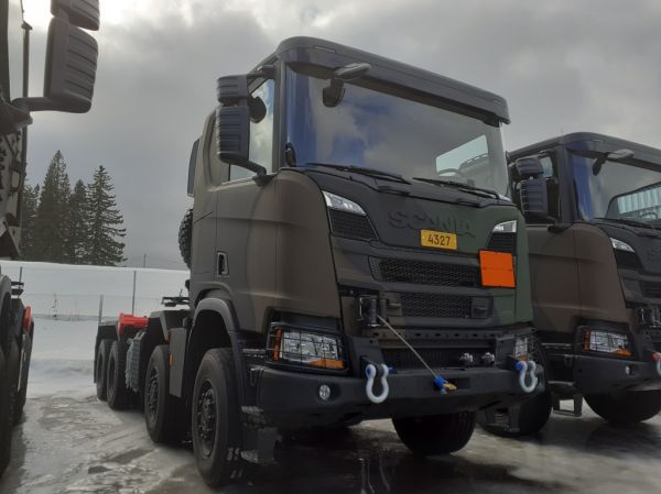 Puolustusvoimien Scania 
Puolustusvoimien Scania vaihtolava-auto. 
Avainsanat: Puolustusvoimat PV Scania