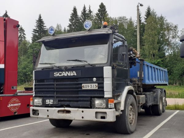Scania 92
Nosturilla varustettu Scania 92 kuorma-auto.
Avainsanat: Scania 92