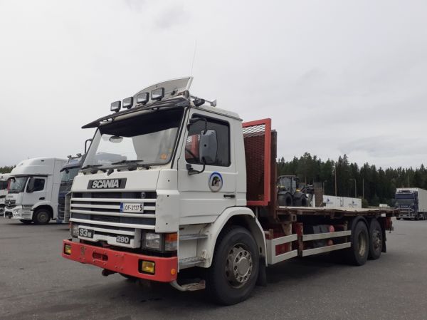 Klikkaa kuvaa nähdäksesi se täysikokoisena
==============
Scania 93M
Scania 93M kuorma-auto.
Avainsanat: Scania 93M ABC Hirvaskangas Scania 93M
Scania 93M kuorma-auto.
Avainsanat: Scania 93M ABC Hirvaskangas