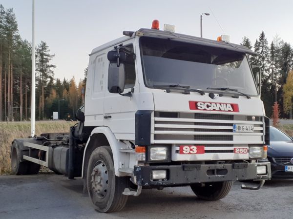 Klikkaa kuvaa nähdäksesi se täysikokoisena
==============
Scania 93
Nosturilla varustettu Scania 93 vaihtolava-auto.
Avainsanat: Scania 93 Hirvaskangas Scania 93
Nosturilla varustettu Scania 93 vaihtolava-auto.
Avainsanat: Scania 93 Hirvaskangas