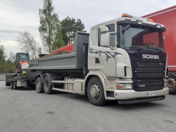 Scania G400
Scania G400 vaihtolava+vasikkayhdistelmä.
Avainsanat: Scania G400 Neste