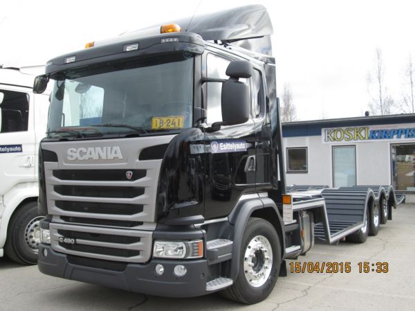 Scania G490
Vianor Oy:n Äänekosken toimipisteen avajaisissa 15.4.2015 oli esiteltävänä Scania G490 koneenkuljetusauto.
Avainsanat: Scania G490