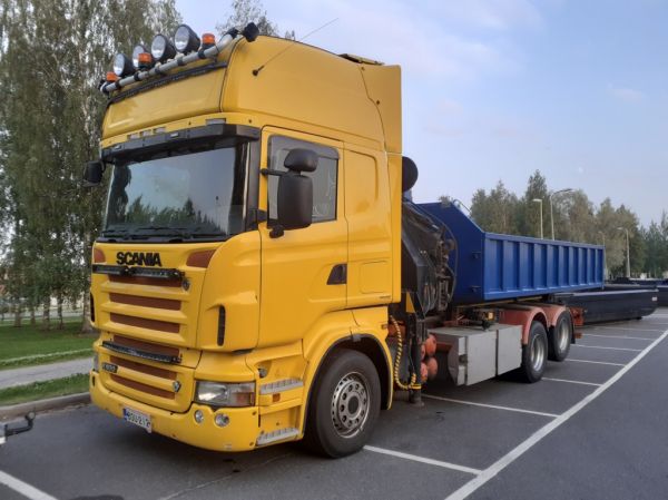 Scania R500
Nosturilla varustettu Scania R500 koukkulava-auto.
Avainsanat: Scania R500