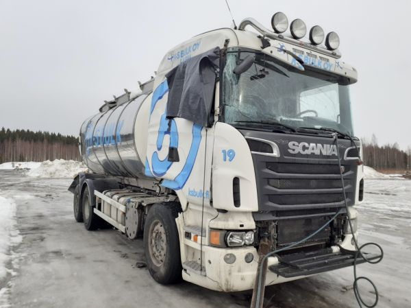 K-S Bulkin Scania R500
K-S Bulk Oy:n Scania R500 säiliöauto jonkinlaisen haaverin jäljiltä Hirvaskankaan Heavy Centerin pihassa 23.3.2023.
Avainsanat: K-S-Bulk Scania R500 Hirvaskangas 19