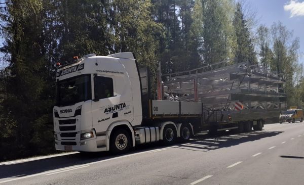 Kuljetus Asunnan Scania R500
Kuljetus Asunta Oy:n Scania R500 puoliperävaunuyhdistelmä.
Avainsanat: Asunta Scania R500
