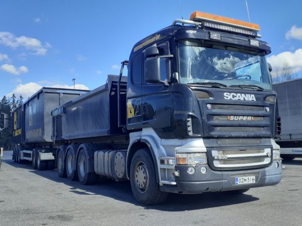 Mestaripurkajien Scania R500
Mestaripurkajat Oy:n Scania R500 vaihtolavayhdistelmä.
Avainsanat: Mestaripurkajat Scania R500 ABC Hirvaskangas
