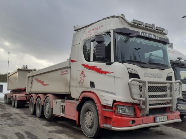 E Laitisen Scania R560
E Laitinen Ky:n Scania R560 sorayhdistelmä.
Avainsanat: Laitinen Scania R560 Shell Hirvaskangas