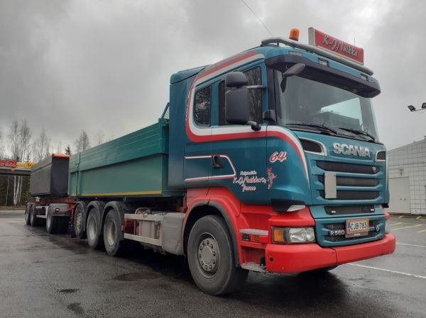 Klikkaa kuvaa nähdäksesi se täysikokoisena
==============
Kuljetusliike K-J Nuikan Scania R560
Kuljetusliike K-J Nuikka Oy:n Scania R560 sorayhdistelmä.
Avainsanat: Nuikka Scania R560 ST1 Hirvaskangas 64 Kuljetusliike K-J Nuikan Scania R560
Kuljetusliike K-J Nuikka Oy:n Scania R560 sorayhdistelmä.
Avainsanat: Nuikka Scania R560 ST1 Hirvaskangas 64