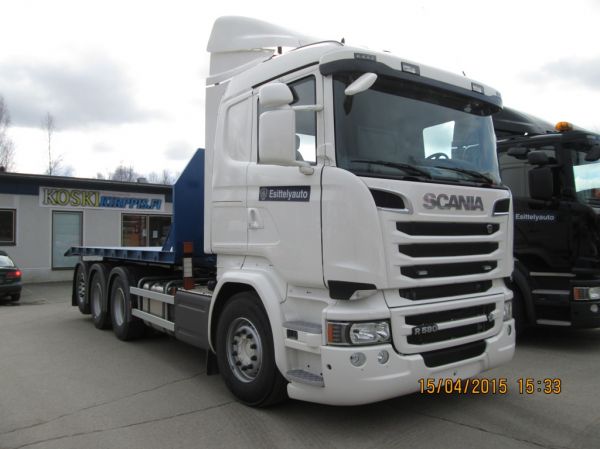 Scania R580
Vianor Oy:n Äänekosken toimipisteen avajaisissa 15.4.2015 oli esiteltävänä Scania R580 koukkulava-auto.
Avainsanat: Scania R580