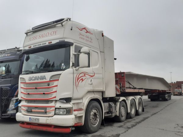 J Salon Scania R580
J Salon Scania R580 puoliperävaunuyhdistelmä.
Avainsanat: Salo Scania R580 ABC Hirvaskangas