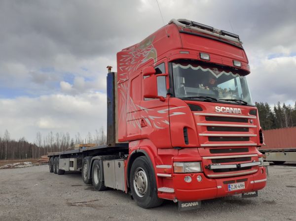 Scania R730
Scania R730 puoliperävaunuyhdistelmä.
Avainsanat: Scania R730 Hirvaskangas