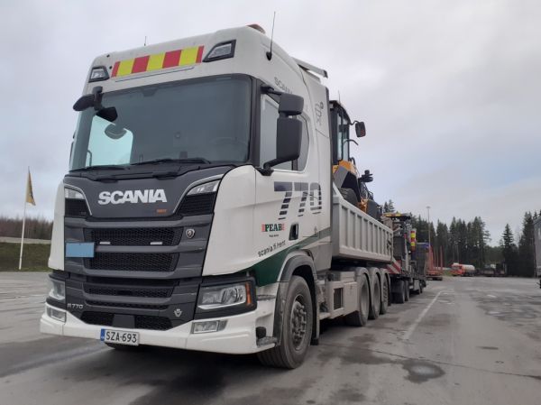 Scania R770
Scania R770 täysperävaunuyhdistelmä.
Avainsanat: Scania R770 Peab ABC Hirvaskangas