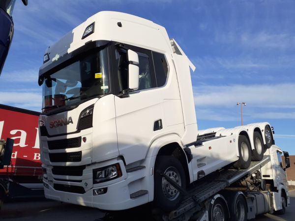 Scania R770
Scania R770 kuorma-auton alusta.
Avainsanat: Scania R770 ABC Hirvaskangas
