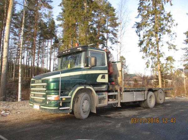 Scania T340
Nosturilla varustettu Scania T340.
Avainsanat: Scania T340