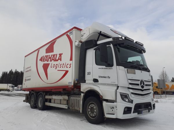 Schenkerin MB 2551 Actros
Schenker Oy:n MB 2551 Actros rahtiauto.
Avainsanat: Schenker MB 2551 Actros ABC Hirvaskangas 183 Vähälä