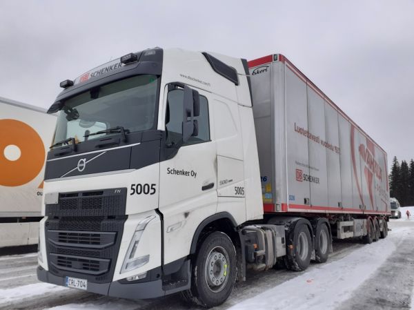 Schenkerin Volvo FH500
Schenker Oy:n Volvo FH500 puoliperävaunuyhdistelmä.
Avainsanat: Schenker Volvo FH500 ABC Hirvaskangas 5005 Vähälä