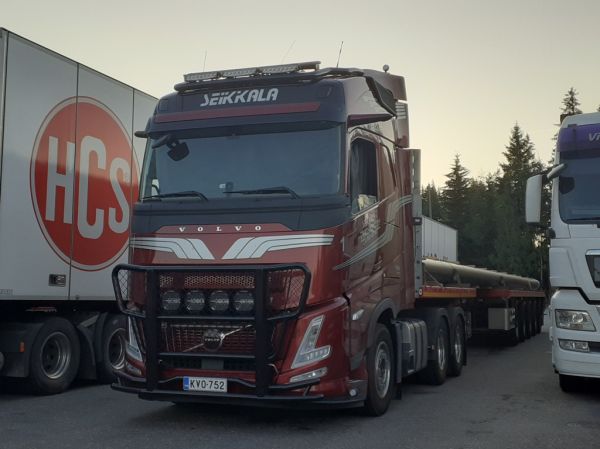 Seikkala Logisticsin Volvo FH500
Seikkala Transport Oy:n Volvo FH500 puoliperävaunuyhdistelmä.
Avainsanat: Seikkala Volvo FH500 ABC Hirvaskangas 1