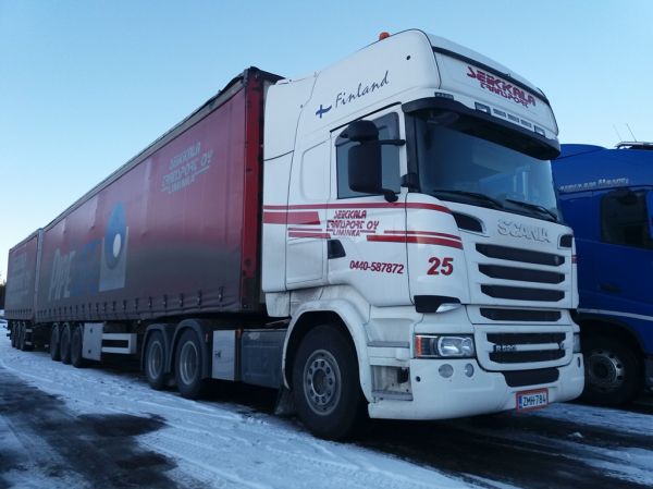 Seikkala Transportin Scania R520
Seikkala Transport Oy:n Scania R520 puoliperävaunu+vasikkayhdistelmä.
Avainsanat: Seikkala Scania R520 ABC Hirvaskangas 25