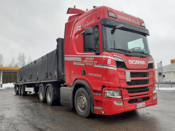 Seikkala Transportin Scania R650
Seikkala Transport Oy:n Scania R650 puoliperävaunuyhdistelmä.
Avainsanat: Seikkala Scania R650 Shell Hirvaskangas