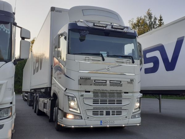 Klikkaa kuvaa nähdäksesi se täysikokoisena
==============
Sepi Transin Volvo FH480
Sepi Trans Oy:n Volvo FH480 täyperävaunuyhdistelmä.
Avainsanat: Sepi-Trans Volvo FH480 ABC Hirvaskangas DSV Sepi Transin Volvo FH480
Sepi Trans Oy:n Volvo FH480 täyperävaunuyhdistelmä.
Avainsanat: Sepi-Trans Volvo FH480 ABC Hirvaskangas DSV