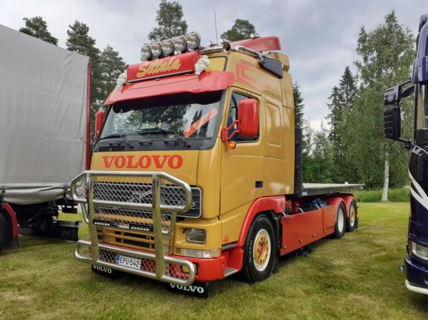 Klikkaa kuvaa nähdäksesi se täysikokoisena
==============
Siltalan Volvo FH12
Siltalan Volvo FH12 vaihtolava-auto.
Avainsanat: Siltala Volvo FH12 Runni26 Siltalan Volvo FH12
Siltalan Volvo FH12 vaihtolava-auto.
Avainsanat: Siltala Volvo FH12 Runni26
