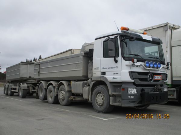 Silvan&Järvenpään MB 2546 Actros 
Silvan&Järvenpää Oy:n MB 2546 Actros sorayhdistelmä.
Avainsanat: Silvan&Järvenpää MB 2546 Actros ABC Hirvaskangas