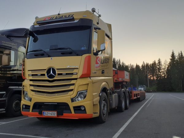 Silvasti Transportin MB 3363 Actros
Silvasti Transportin MB 3363 Actros lavettiyhdistelmä.
Avainsanat: Silvasti MB 3363 Actros ABC Hirvaskangas