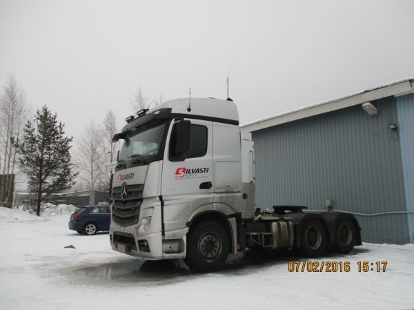 Silvasti Heavyn MB 3351 Actros
Silvasti Heavy Oy:n MB 3351 Actros rekkaveturi.
Avainsanat: Silvasti Heavy MB 3351 Actros