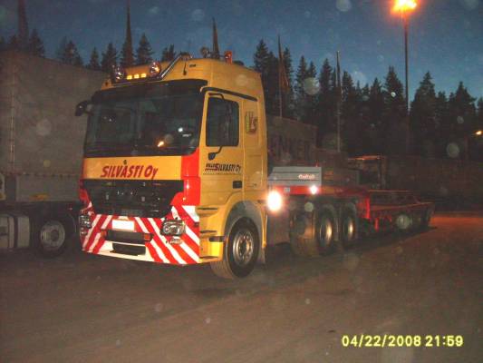 V Silvastin MB 3355 Actros
V Silvasti Oy:n MB 3355 Actros lavettiyhdistelmä.
Avainsanat: Silvasti MB 3355 Actros ABC Hirvaskangas