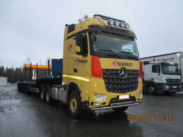 Silvasti Transportin MB 3563 Arocs
Silvasti Transportin MB 3563 Arocs lavettiyhdistelmä.
Avainsanat: Silvasti MB 3563 Arocs Shell Hirvaskangas Ritke